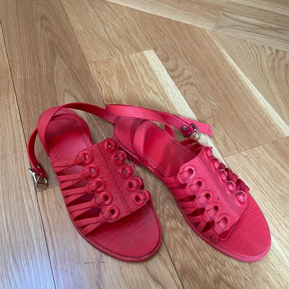 Givenchy red embossed pvc open toe knot wrap buckle sandals size 38 - Picture 2 of 7
